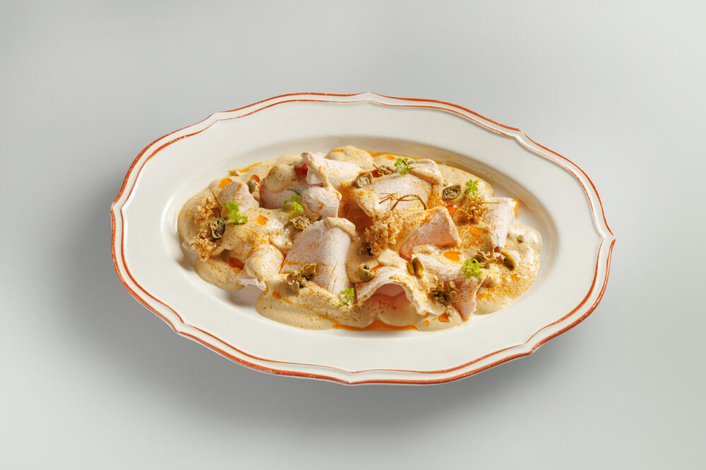 Индейка тоннато с соусом сациви