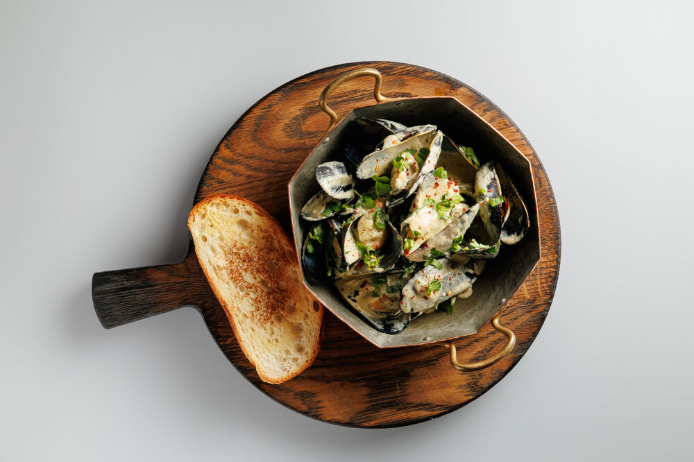 Black Sea mussels in creamy sauce with green adjika