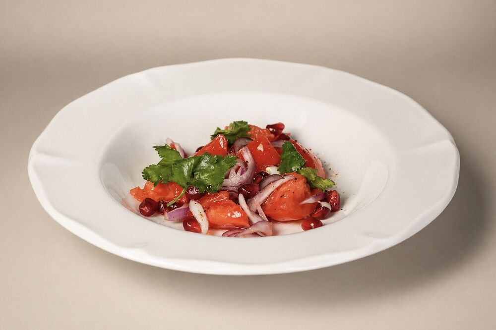 Салат с томатами и гранатом