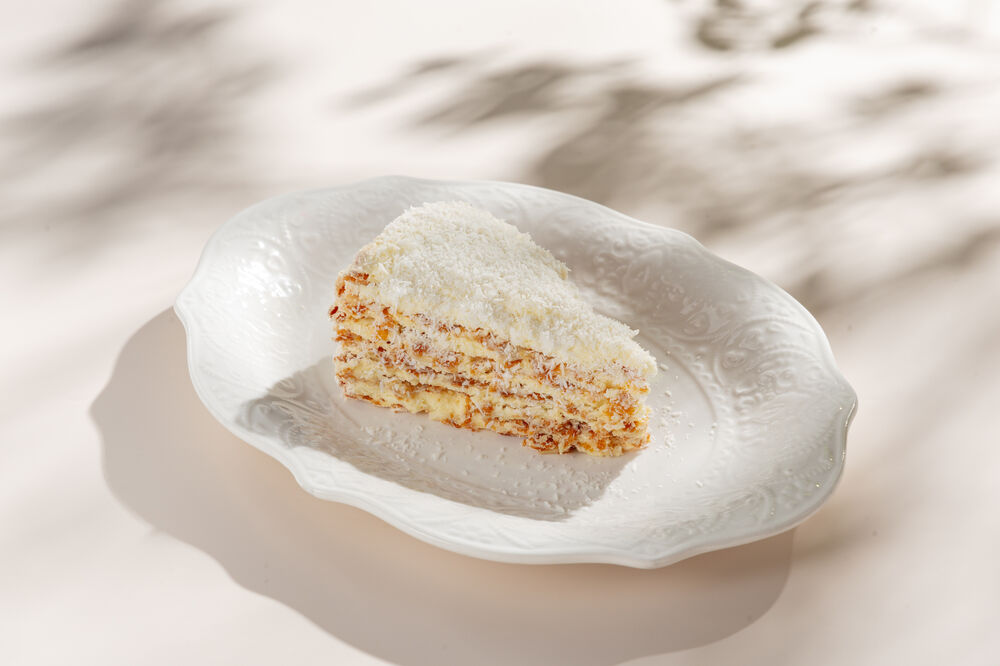 Coconut cake with almonds