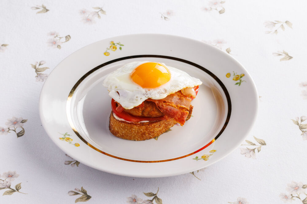 Hot sandwich with homemade cutlet