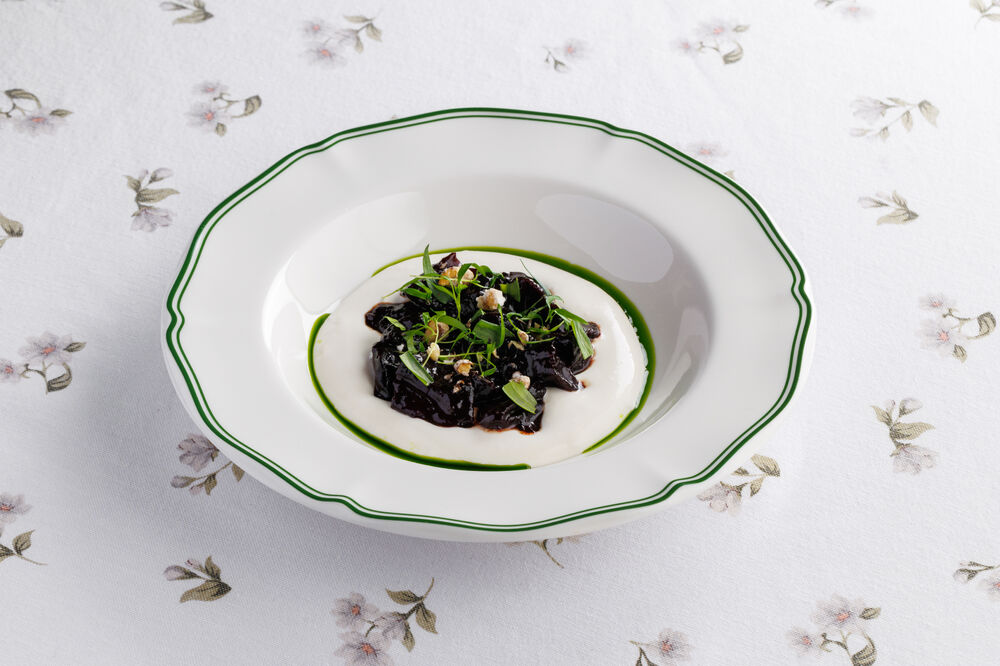 Dried beetroot with goat cheese