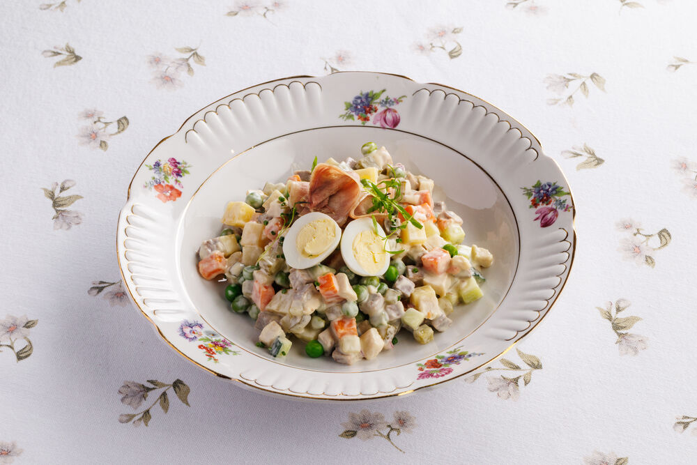 Оливье с тремя видами мяса