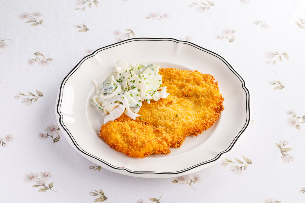 Куриный шницель с дачным салатом