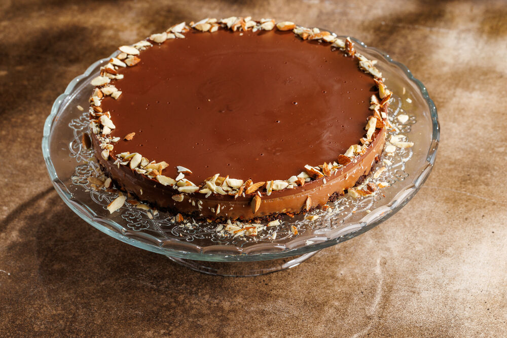 Almond and Chocolate Cake