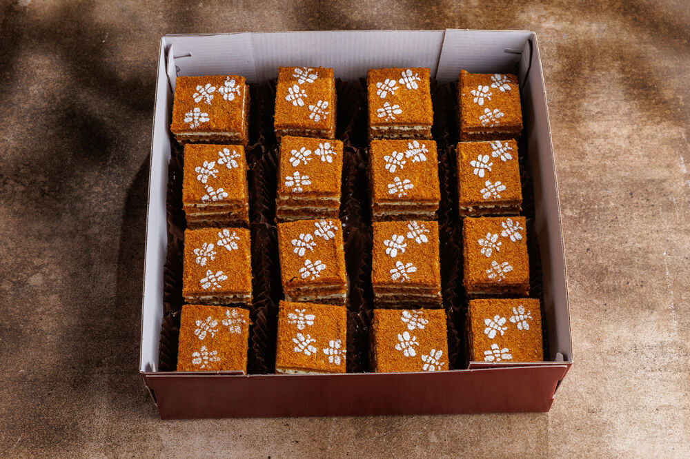 Box Medovik mini