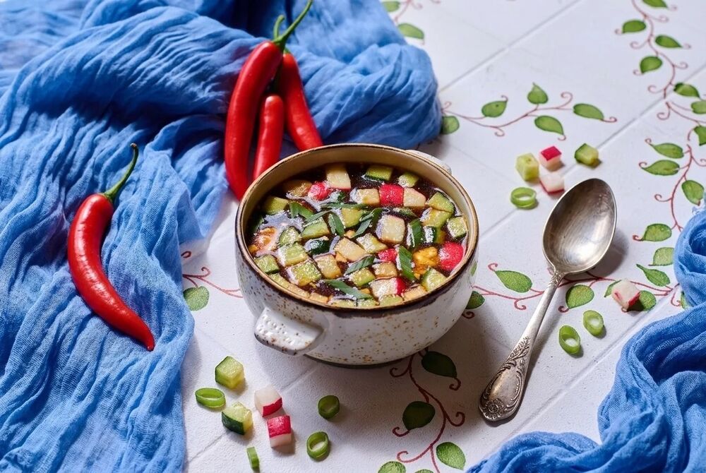 Окрошка на квасе с колбасой