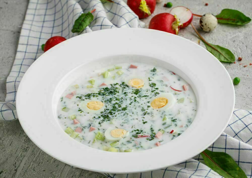 Окрошка с колбасой на кефире