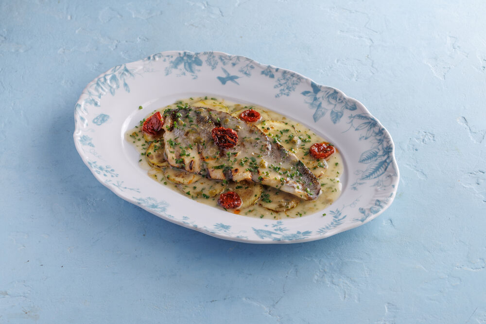 Sea bass fillet with cauliflower cream and zucchini