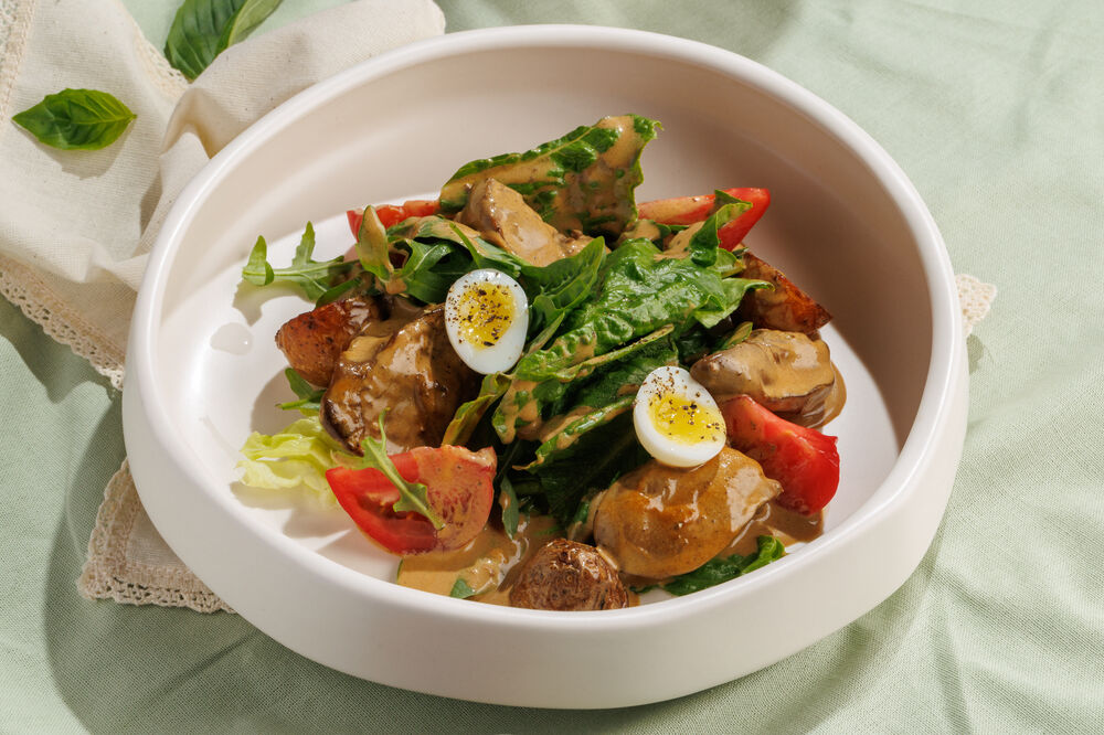 Warm salad with chicken liver