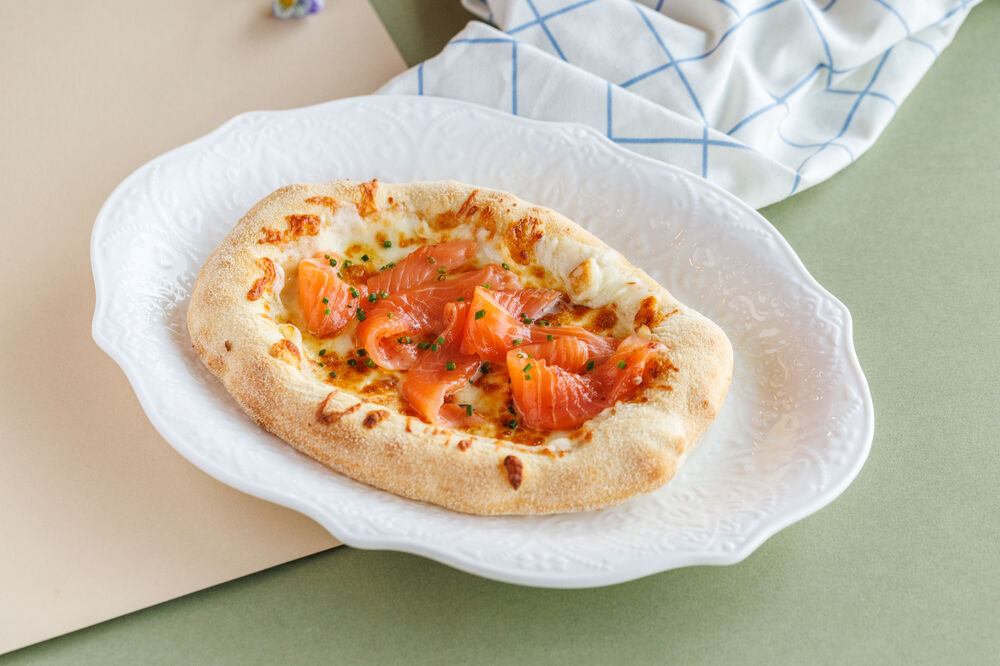 Salmon flatbread