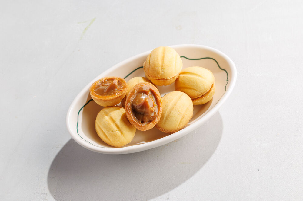 Nuts with condensed milk