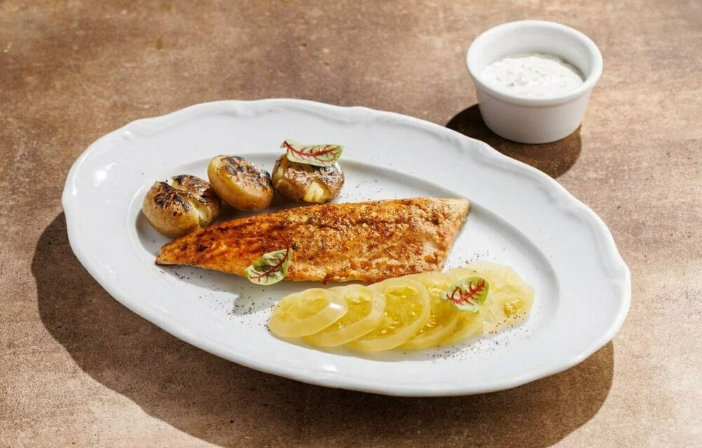 Mackerel fillet with potatoes, brown tomatoes, and Tartar sauce