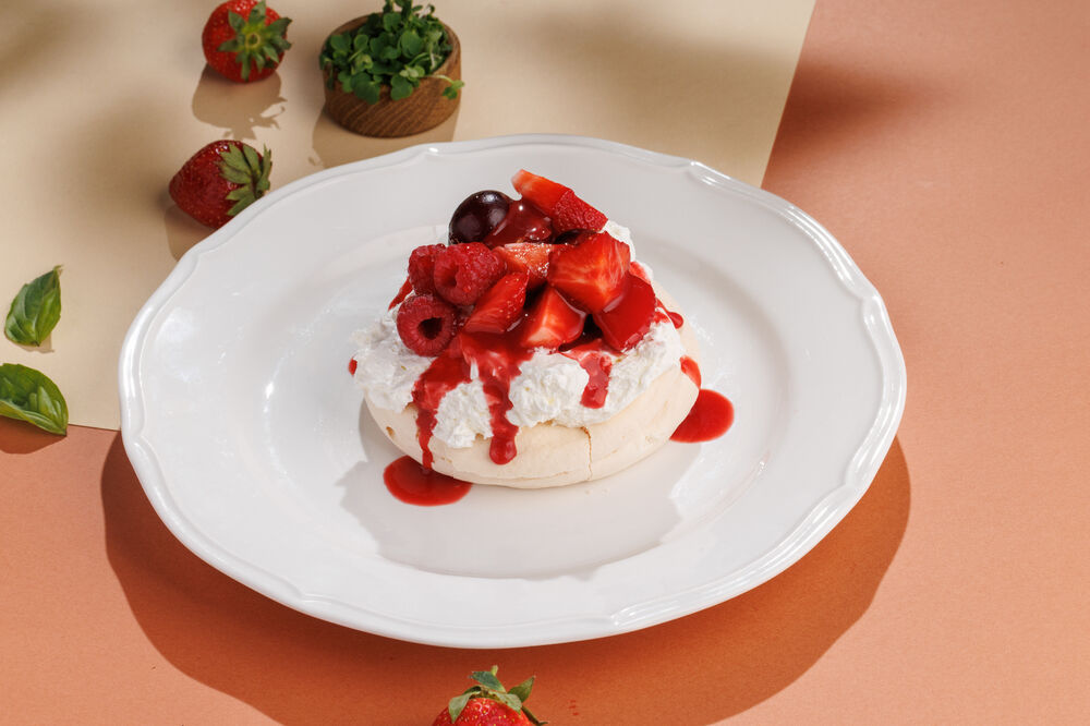  Pavlova with seasonal berries