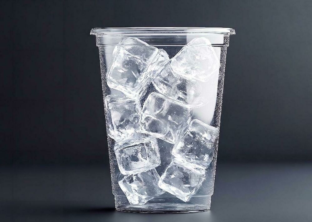 Block ice 0.25 kg in glass