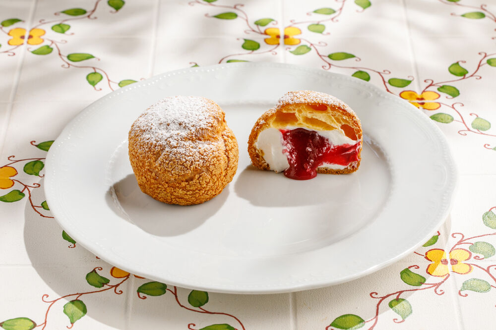 Choux bun with raspberry cream