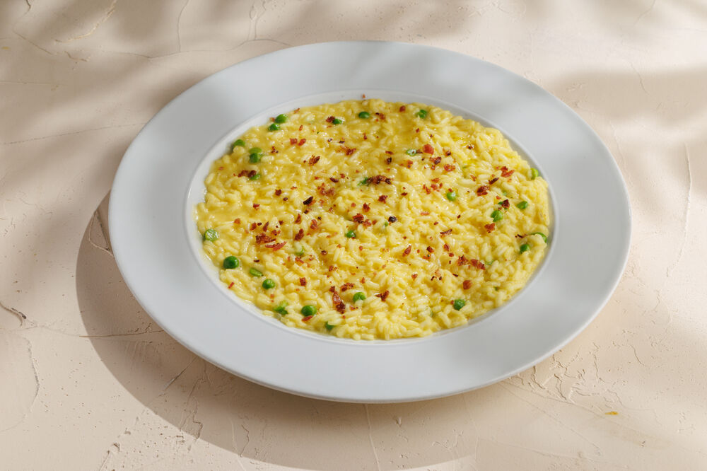 Ризотто с шафраном, беконом и сыром страккино