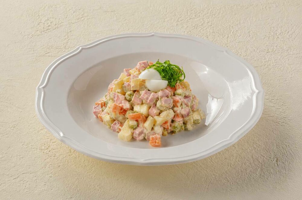 Оливье с колбасой 
