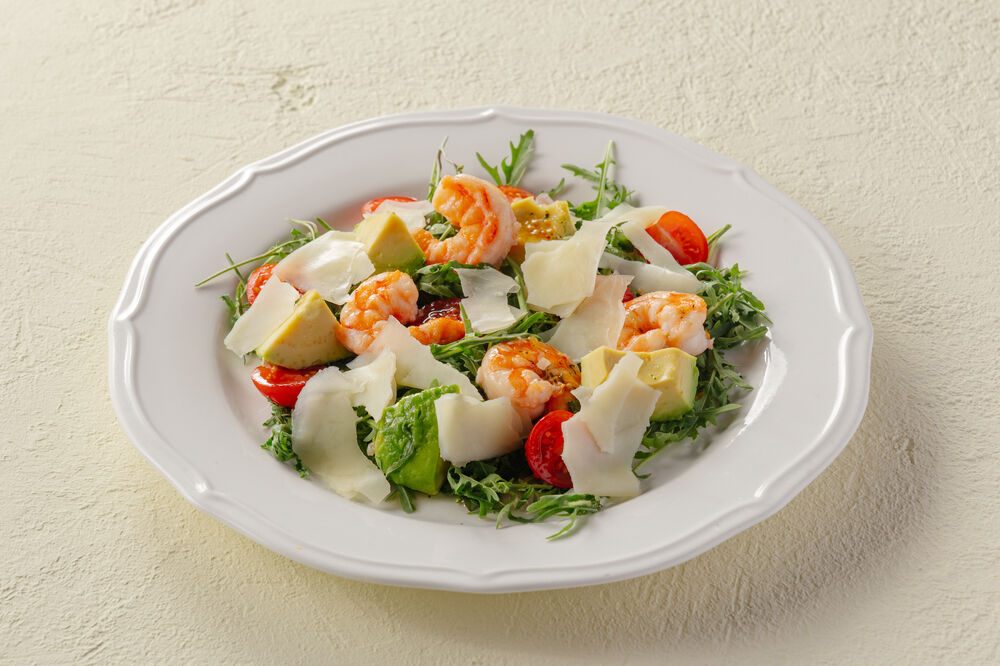 Arugula with shrimp and avocado