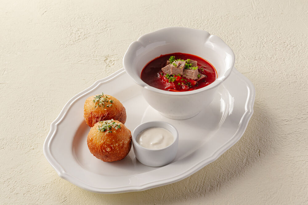 Борщ с чесночными пампушками