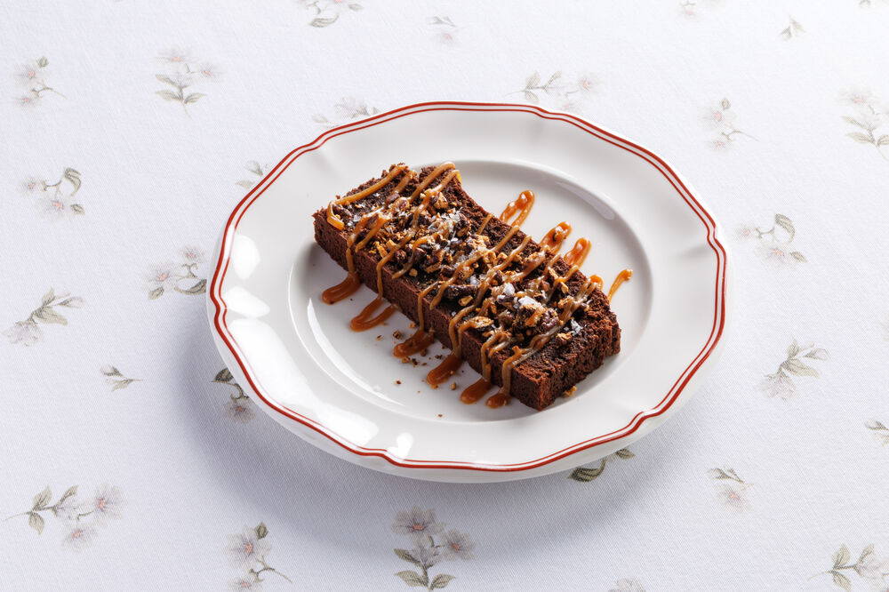 Chocolate pie with pecans and caramel