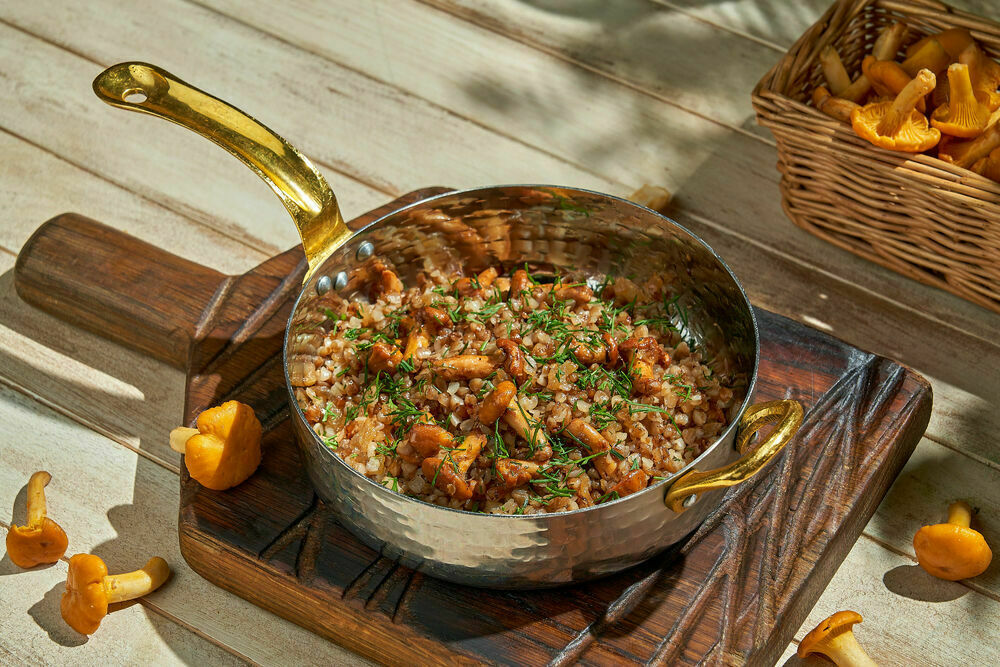 Buckwheat with chanterelles