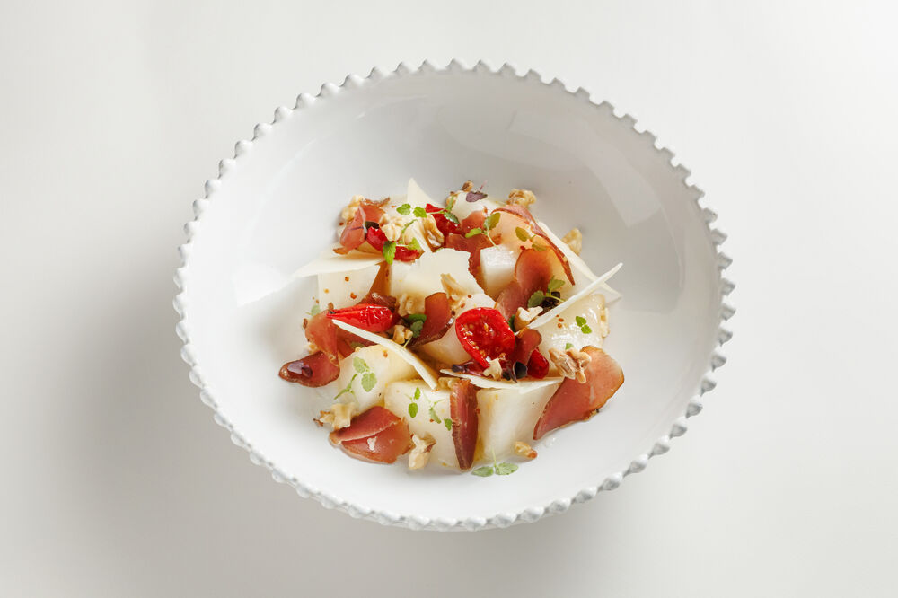 Salad with melon, basturma and parmesan