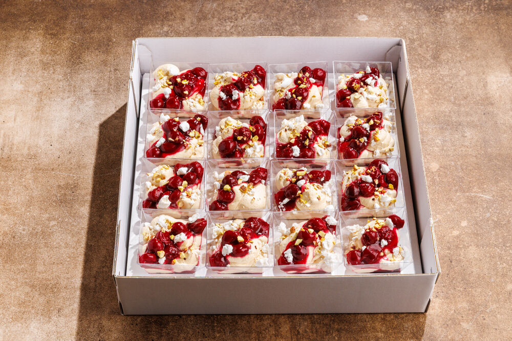 Pavlova box with cherries