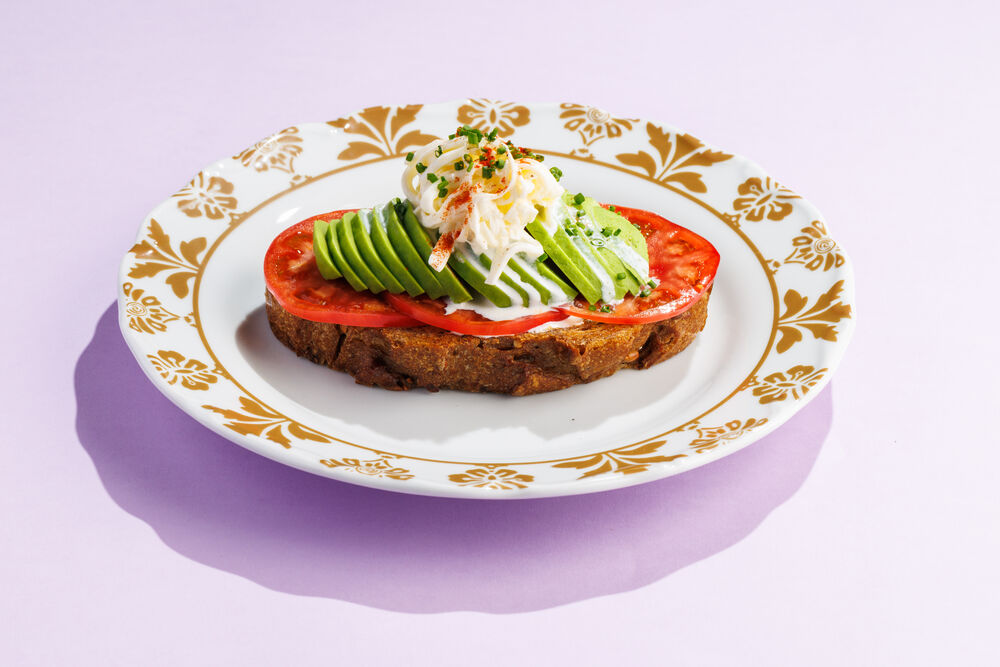 Crispy bruschetta with avocado and stracciatella