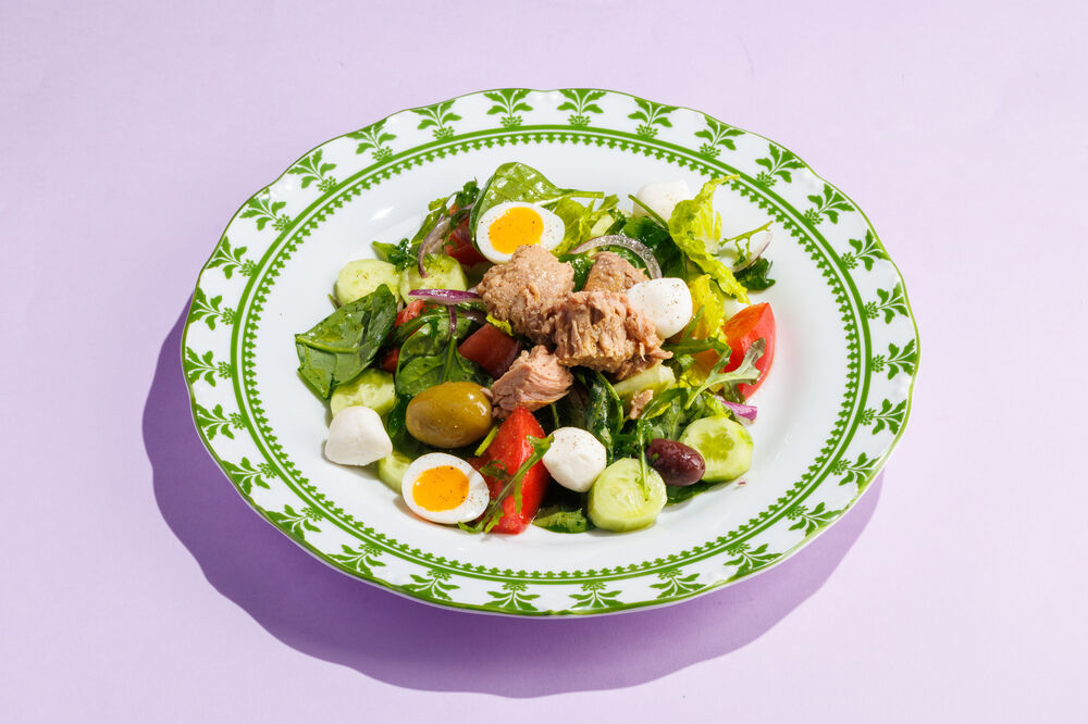 Salad with tuna, mozzarella, and fresh vegetables