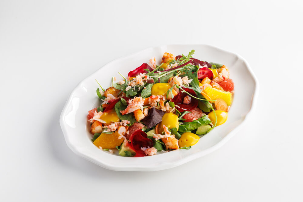 Green ribeye salad with crab and shrimp