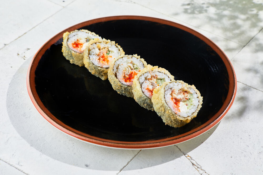 Tempura roll with smoked salmon and red caviar