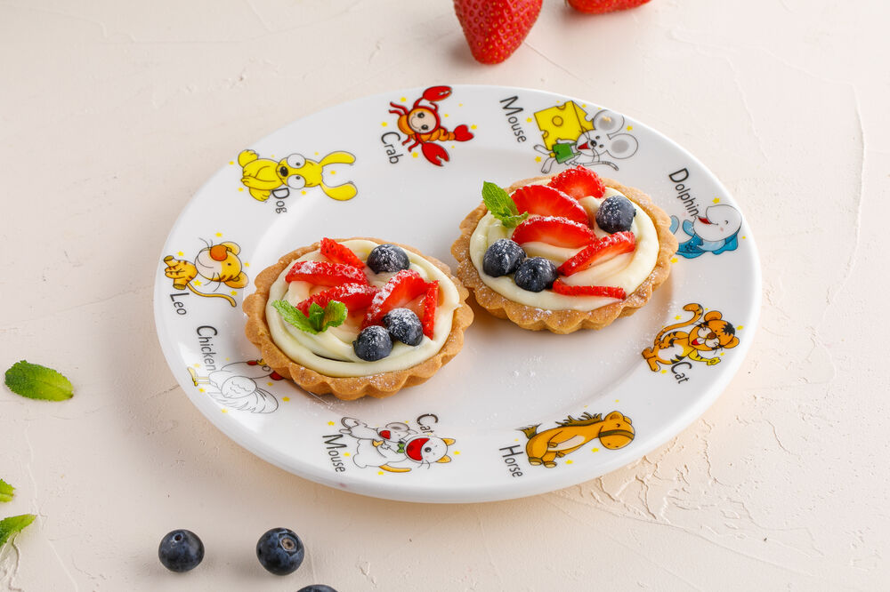 Children's tartlets with berries and blueberry jam