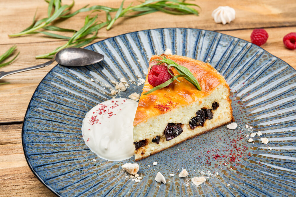 Cottage cheese baked pudding with dried plums