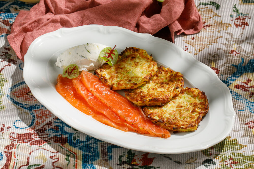 Оладьи из кабачков с лососем