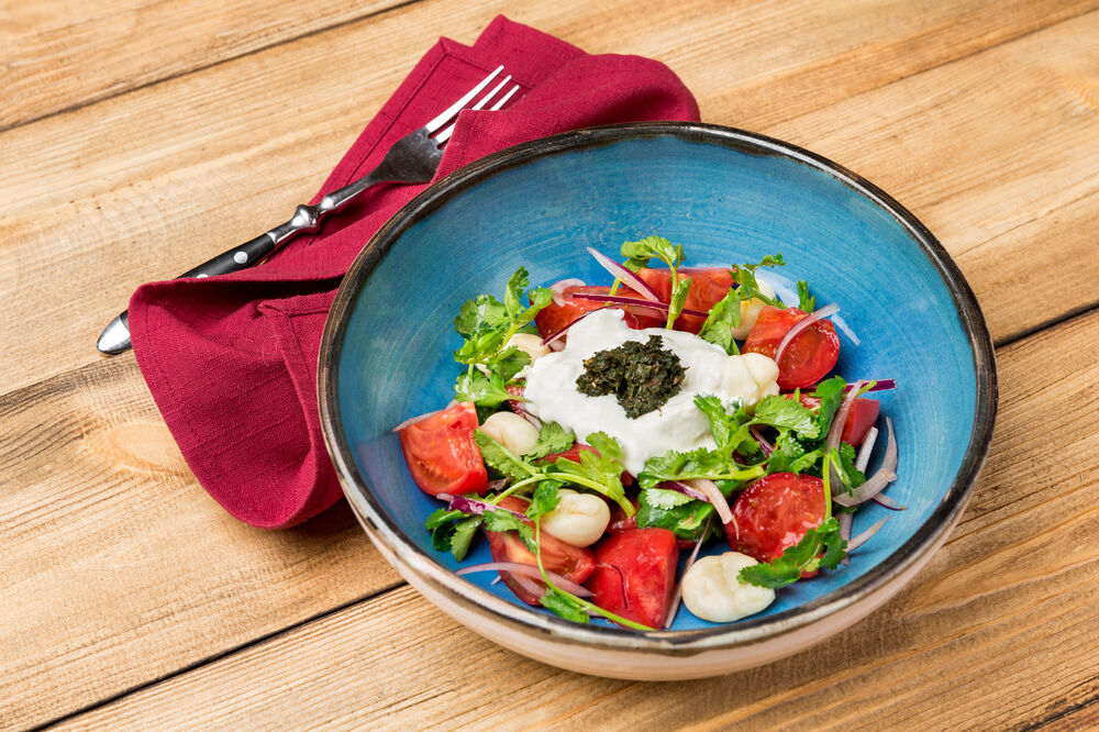 Salad with matzoni and tomatoes
