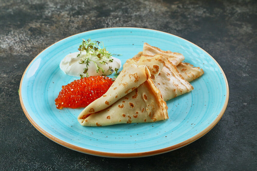 Блины с красной икрой и сметаной