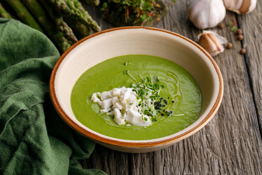 Asparagus soup with cheese