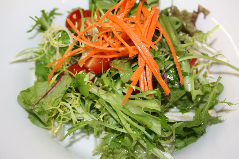 Mixed salad with cherry tomatoes