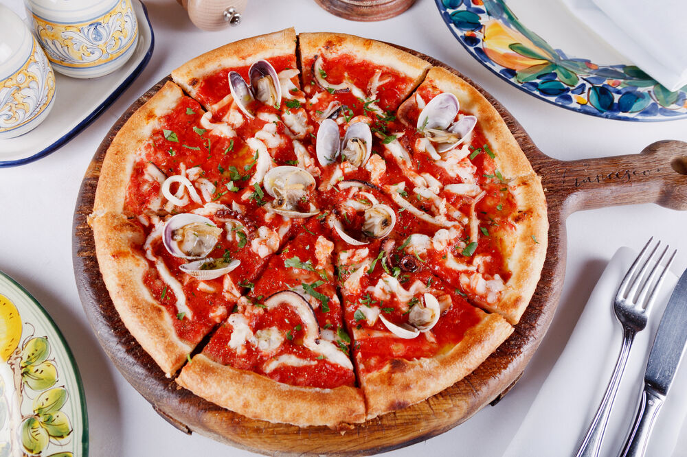 Pizza with seafood