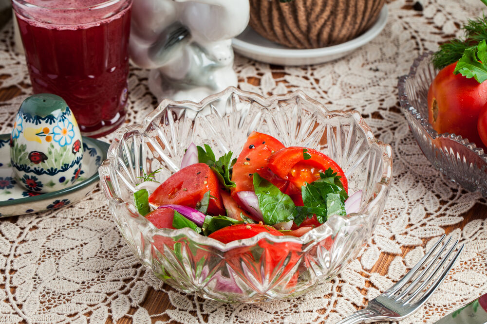 Crimean tomatoes salad with red onion