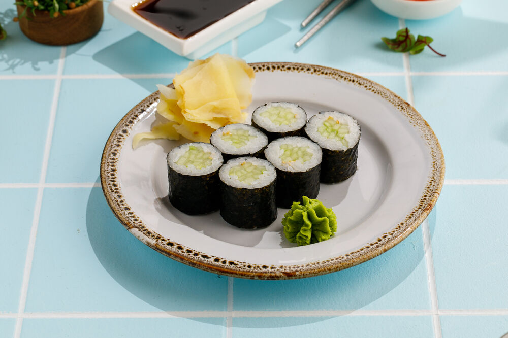 Roll with cucumber