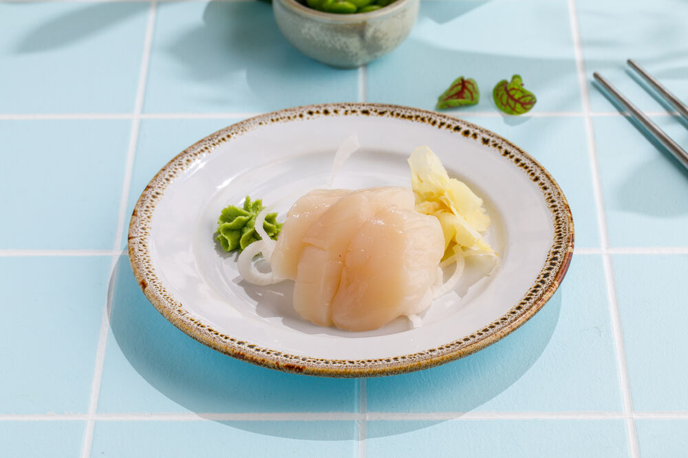 Scallop sashimi