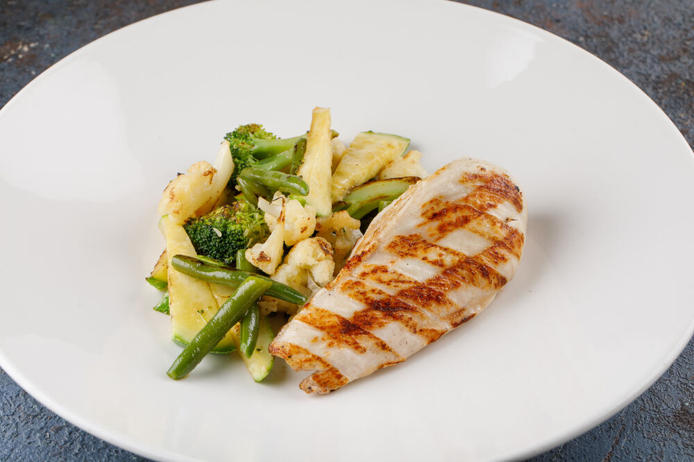 Chicken breast with vegetables
