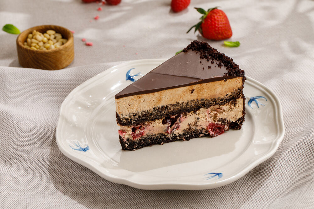 Chocolate-cherry cake