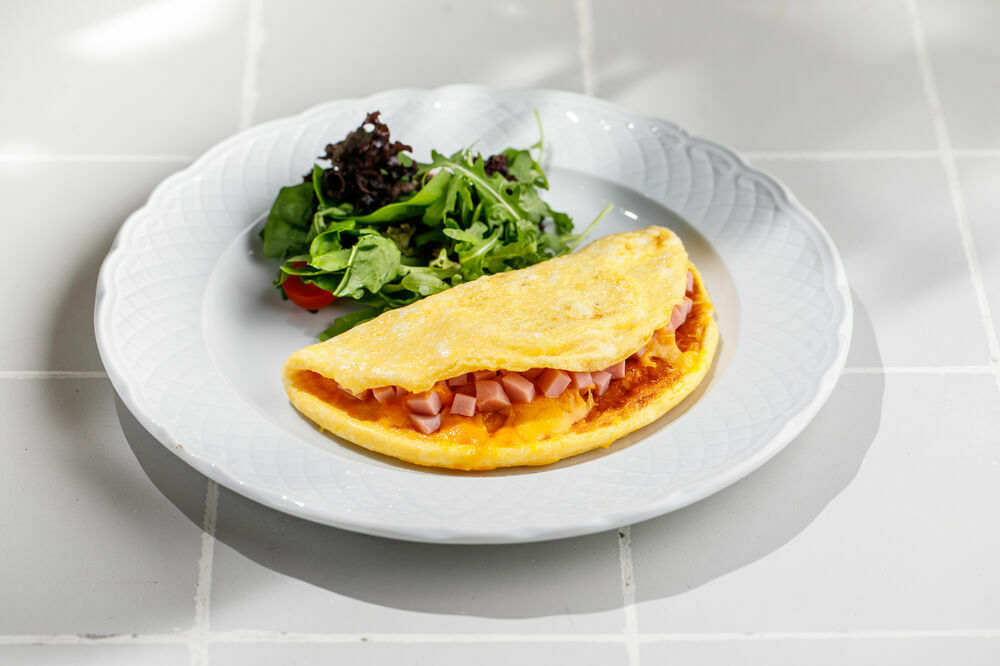 Omelette with ham and cheese