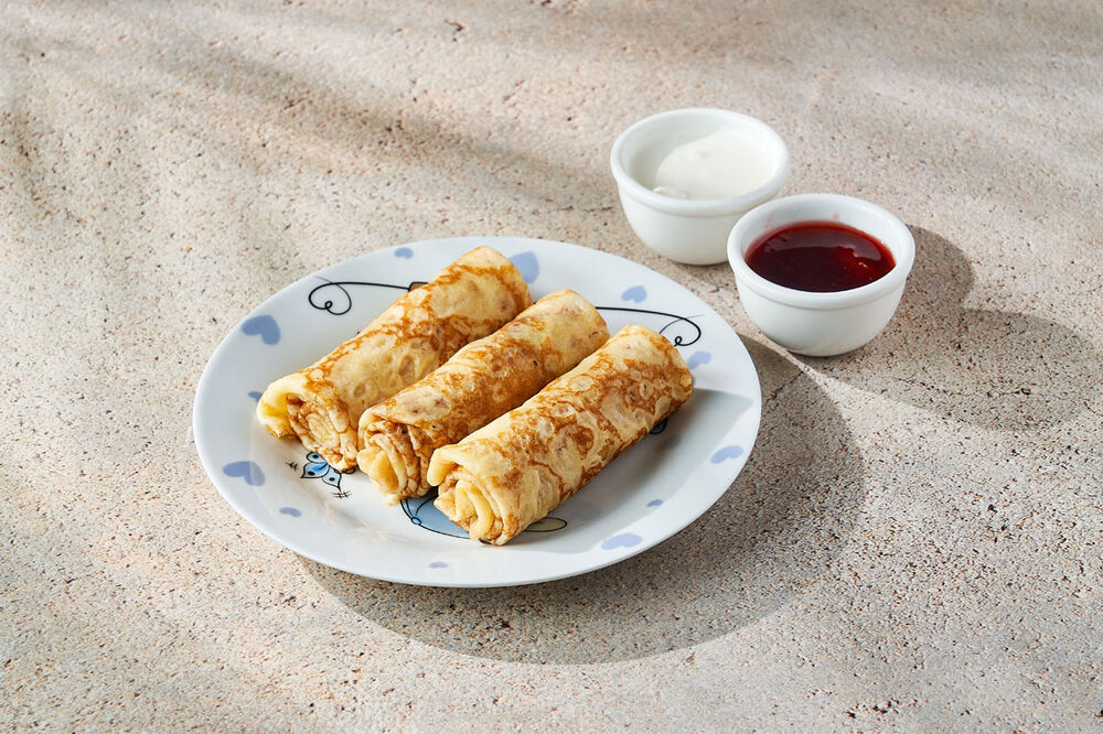 Pancakes with strawberry jelly