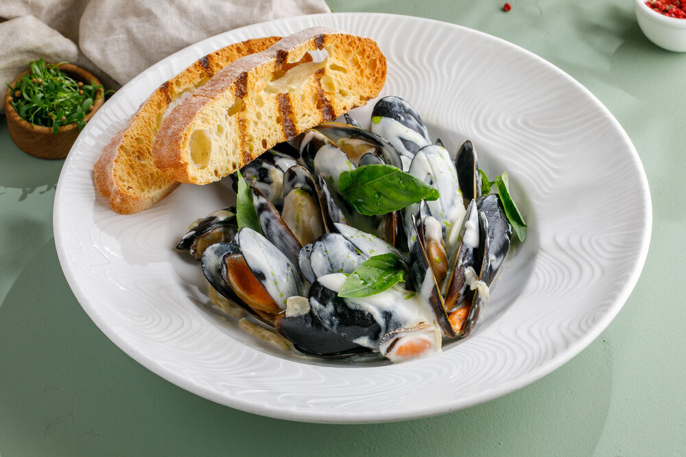 Mussels with ciabatta