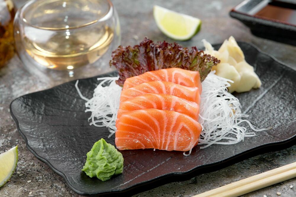 Sashimi salmon