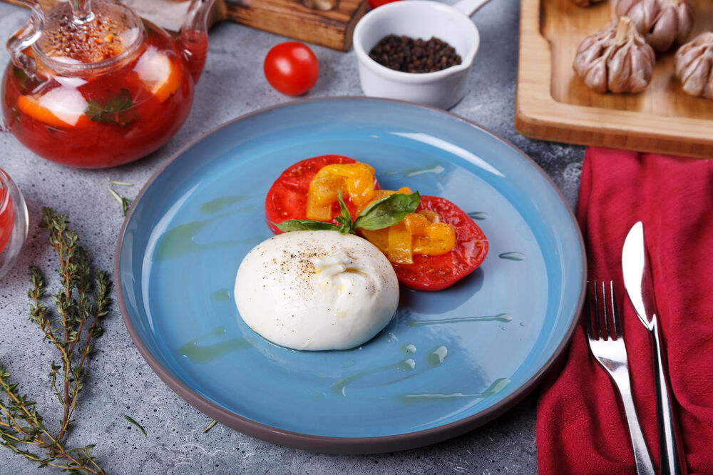Burrata with tomatoes